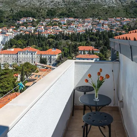 Διαμέρισμα N&n